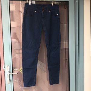 7 for all Mankind Women’s Legging Jean. Size 29